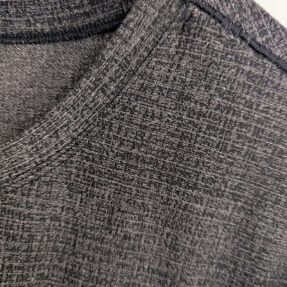 Men's Lululemon Heathered Black XL In Mind Athletic Tshirt - Picture 3 of 5